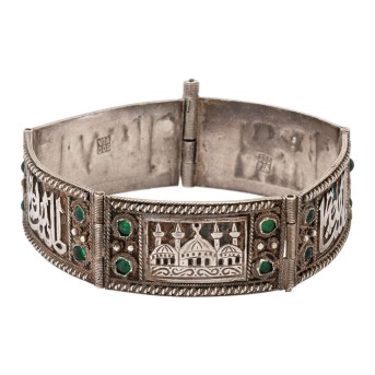 Armband, besetzt mit 12 Peridot-Cab.