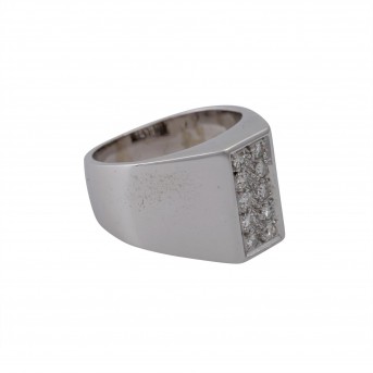 Ring with 10 octagonal diamonds