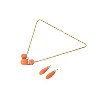 Konvolut mit Korallen