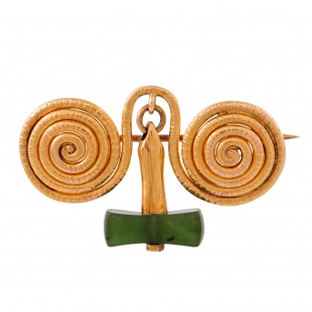 Brosche  mit Jade,