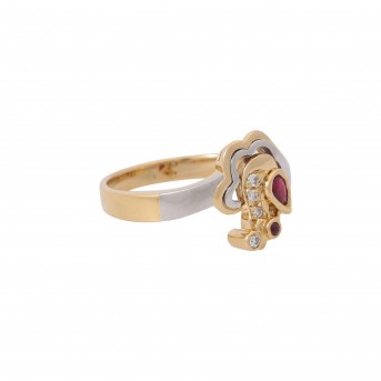 Ring with rubies and 4 diamonds 
