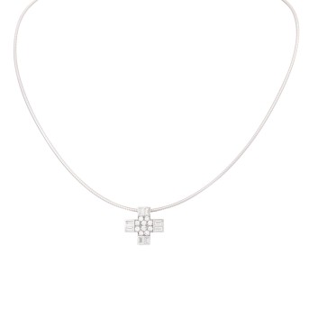 Necklace with cross pendant 