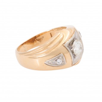 Ring, central mit Brillant ca. 0,43ct und seitlich