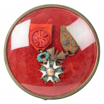 Frankreich - Konvolut ansprechend hinter Glasmedaillon