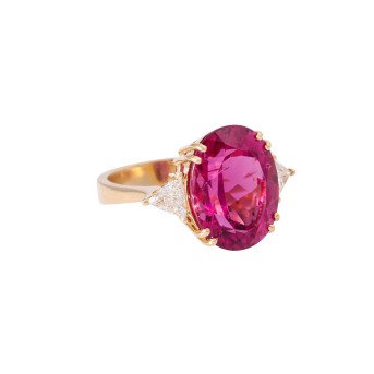 Outstanding lady's ring, especially with 1 very fine rubellite 12.20 cts. 
