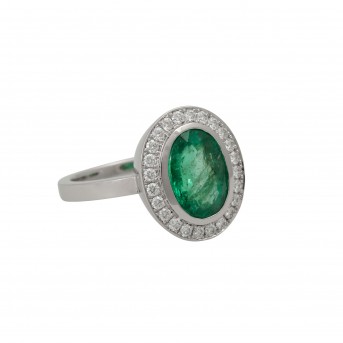 Klassischer Ring, mit fac. Smaragd ca. 3,23ct.