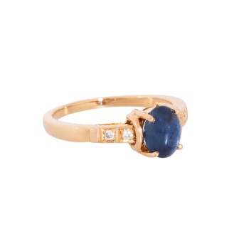 Ring with sapphire cabochon,
