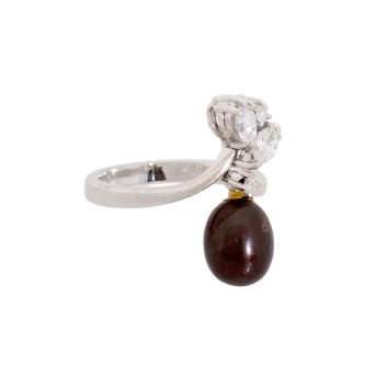 Ring with black Tahitian pearl and 4 diamonds,