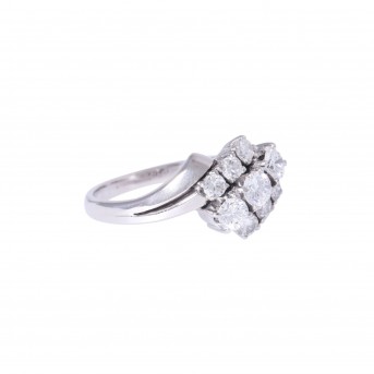 Ring mit 9 Brillanten zus. ca. 0,70 ct,