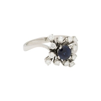 Ring mit Saphir und 12 Brillanten