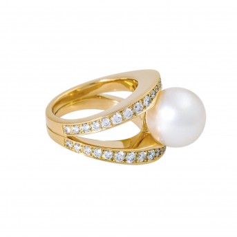 CHOPARD ring with South Sea pearl and diamonds 