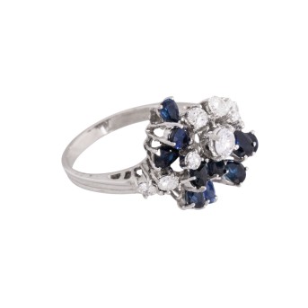 Ring mit Saphiren und 10 Brillanten