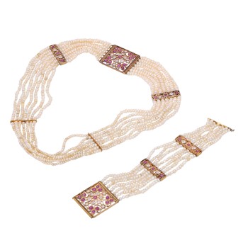 7-row necklace and bracelet made of pearls, 