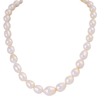 Pearl necklace, 35 white cultured pearls, 