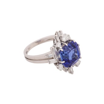 Ring with fine tanzanite approx. 8.0 ct and diamonds 
