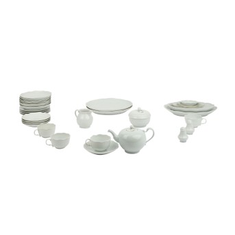 LUDWIGSBURG LUDWIGSBURG 32 Serviceteile 'Korbrandrelief', 1. und 2. Wahl, 20./21. Jh.: