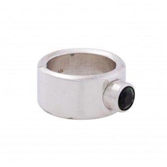 Ring with green faceted tourmaline,