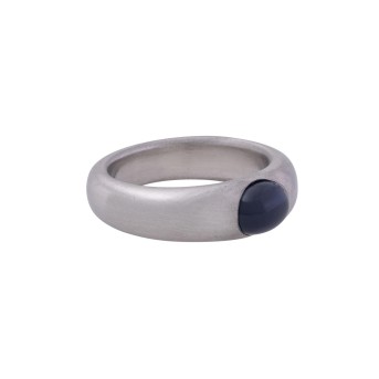 QUINN QUINN Ring mit ovalem Saphircabochon,