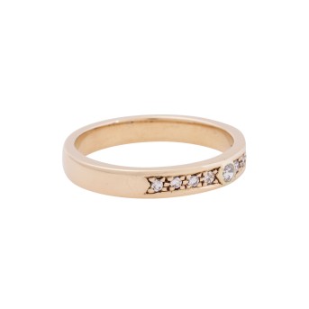 Ring mit 1 Brillant und 8 Achtkantdiamanten,