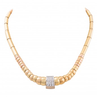 Collier leicht im Verlauf