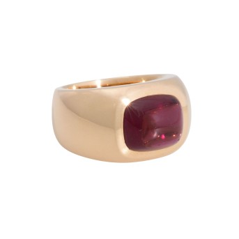 Ring with rhodolite cabochon, 