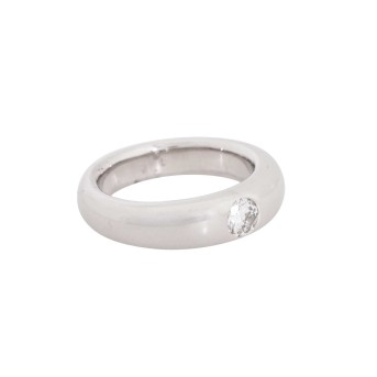 Band ring with diamond