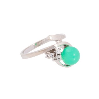 Ring with chrysoprase and 3 octagonal diamonds