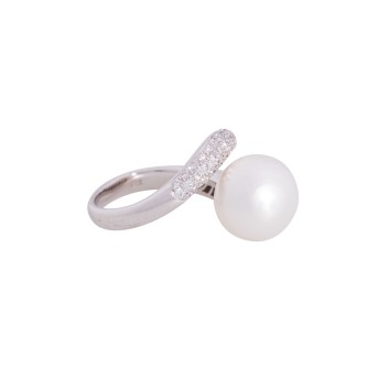 Ring mit Süßwasserperle und Brillanten,