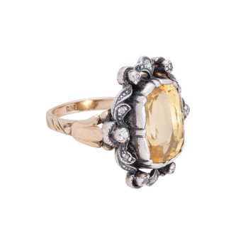 Ring mit zartgelbem Saphir ca. 9 ct und kl. Altschliffdiamanten zus. ca. 0,15 ct,