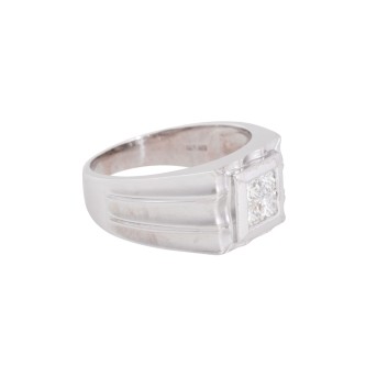Ring mit 4 Diamanten im Prinzessschliff