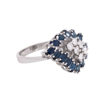 Ring mit 14 Saphiren im Navettschliff und 6 Brillanten