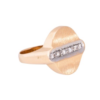 Ring with 6 diamonds
