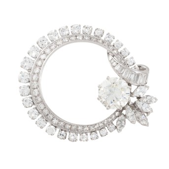 Brosche in Kranzform  mit großem Brillant von ca. 2 ct,