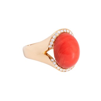 Ring mit Korallcabochon,