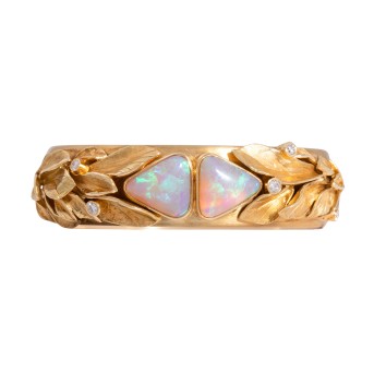 Bangle with 2 white opal cabochons and 5 brilliant-cut diamonds,