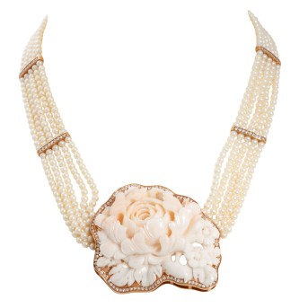 Collier 'Rose' mit Mittelteil aus geschnittener Engelshautkoralle