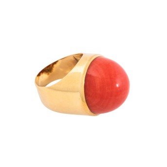 Ring mit feiner Koralle, GG 18K,