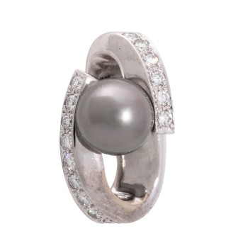 Pendant with black Tahiti cultured pearl,