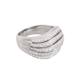 Ring mit Diamanten im Prinzessschliff von zus. ca. 1,48 ct.