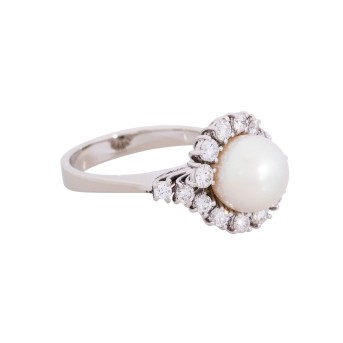 Ring with Akoya pearl and 16 diamonds