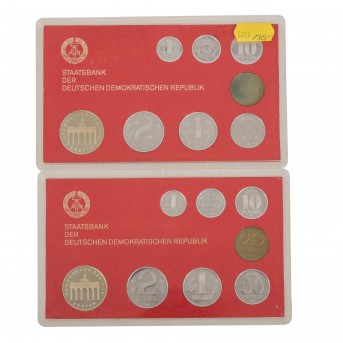 DDR - 2 x coin sets 'Brandenburger Tor' 1982 in PP, 