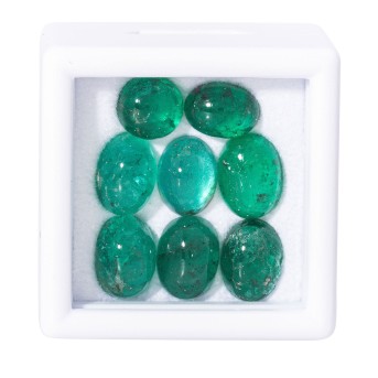 Konvolut von 8 Smaragd-Cabochons von zus. ca. 10,8 ct,