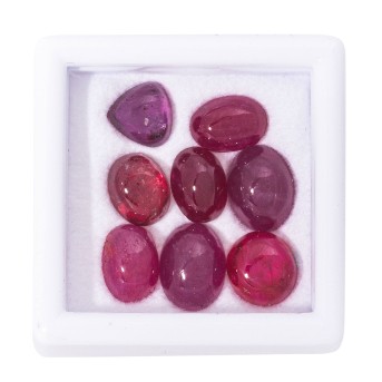 Konvolut von 8 Rubin-Cabochons von zus. ca. 11,3 ct,
