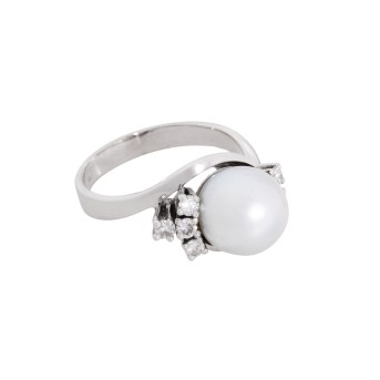 Ring mit Südseeperle und 6 Brillanten,