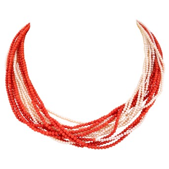 Kette aus Perlen und Korallen