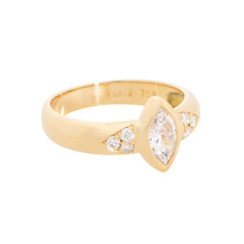 Ring with diamonds totaling approx. 0.95 ct, 