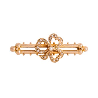 Kleeblattbrosche mit 28 weißen Naturperlen