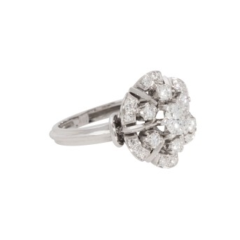 Ring with diamonds totaling approx. 0.90 ct, 