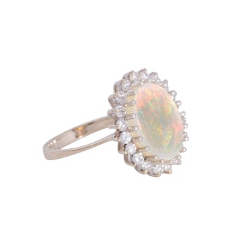 Ring mit Weißopaldoublette,