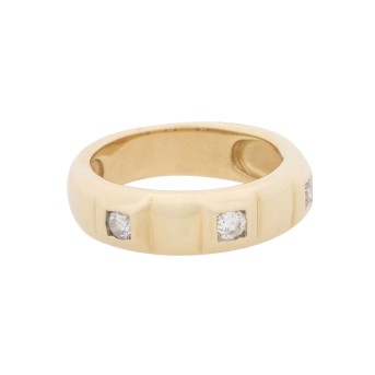 Band ring with 3 diamonds